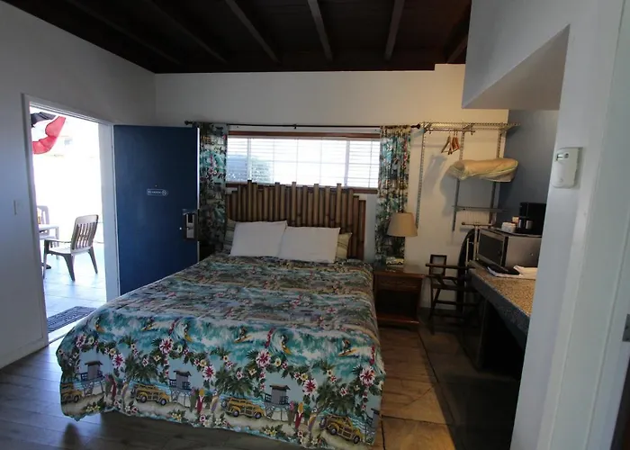 Edgewater Beach Inn & Suites