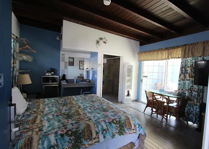 Edgewater Beach Inn & Suites