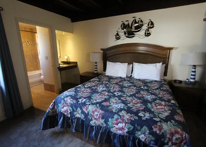 Edgewater Beach Inn & Suites