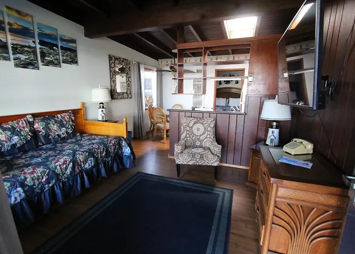 Edgewater Beach Inn & Suites